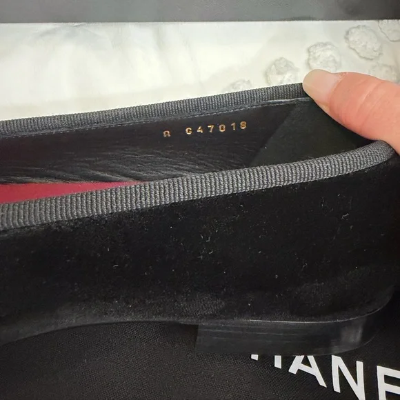 CHANEL HOLIDAY VELVET BALLET FLATS BLACK 38 BNIB - Picture 8 of 10